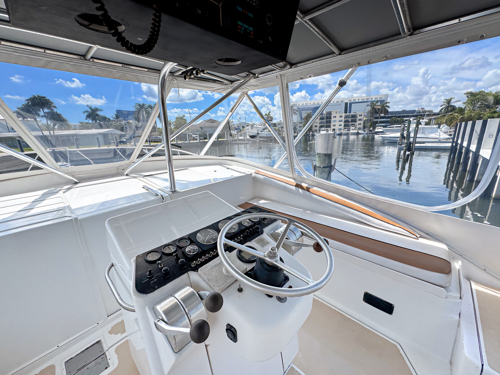 Yacht Photo 17